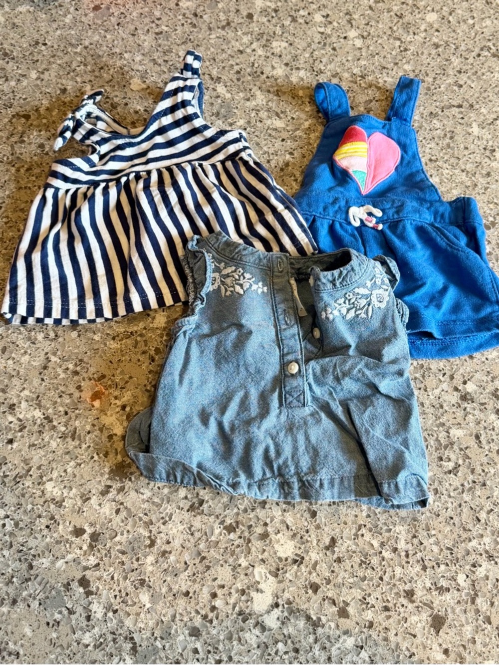 Baby Girl’s Bundle l Size: Newborn - Picture 7 of 10